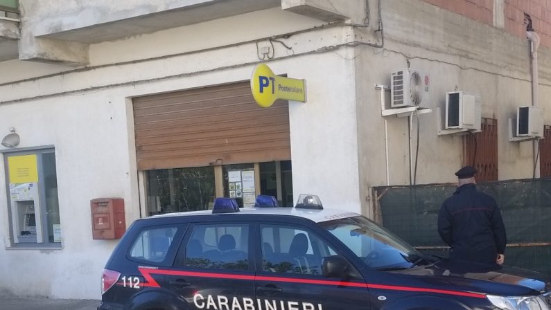 Rapina alle Poste nel Cosentino, malvivente entra  nella notte con un foro alla parete: ingente il bottino