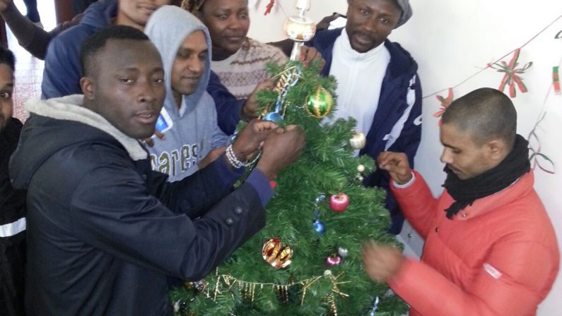 I profughi ospiti del Centro di accoglienza “La Castagna” coinvolti nelle iniziative di Natale di Comune e associazioni locali