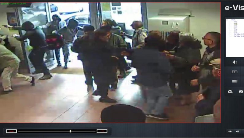 Rapina all'ufficio postale di Pizzo, arrestato dai carabinieri un uomo ripreso dalle telecamere