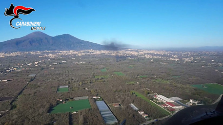 Terra Fuochi: scarti sversati in campagna da fabbrica ‘inesistente’