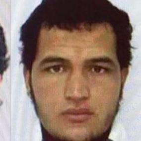VIDEO - Terrorista Berlino ucciso a MilanoHa dichiarato di essere di Reggio Calabria