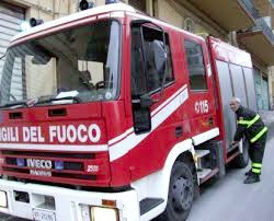Napoli, a fuoco abitazione: muore una donna e due piani del palazzo dichiarati inagibili