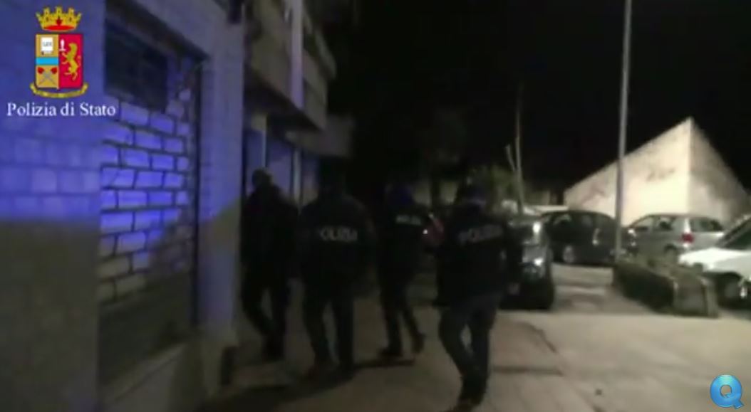 Un momento dell'operazione