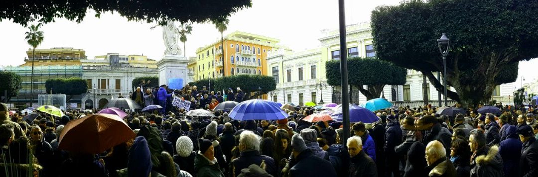 Una delle proteste per l'aeroporto di Reggio Calabria
