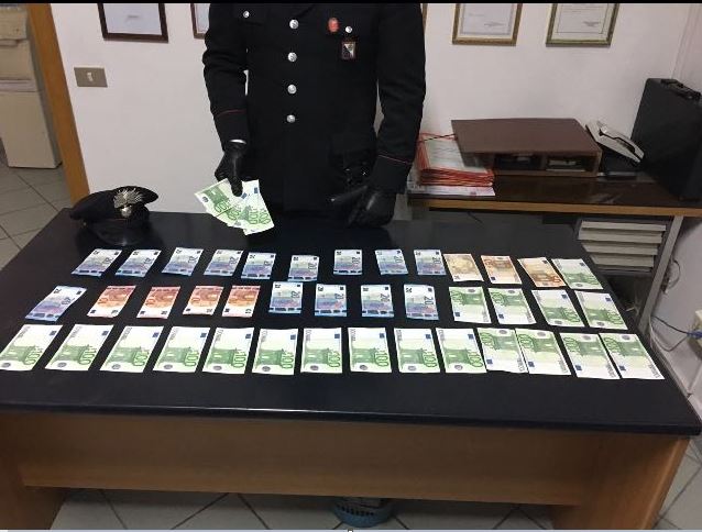 Compravano nei negozi spendendo banconote false, arrestate tre persone in provincia di Catanzaro