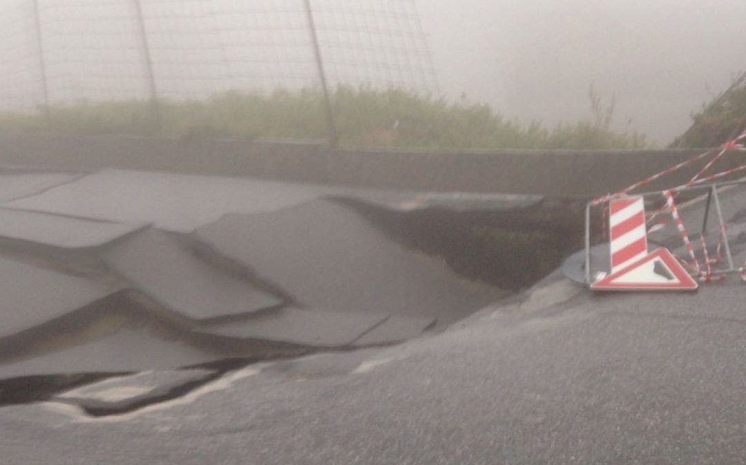 Un tratto della strada crollata a Girifalco