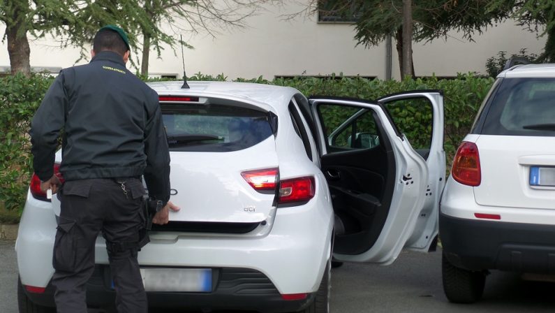 Cosenza, sequestrate 14 automobili intestate a una persona già condannata per ricettazione