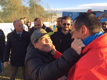 Napoli celebra Maradona nel giorno del suo compleanno De Laurentis: ti aspettiamo