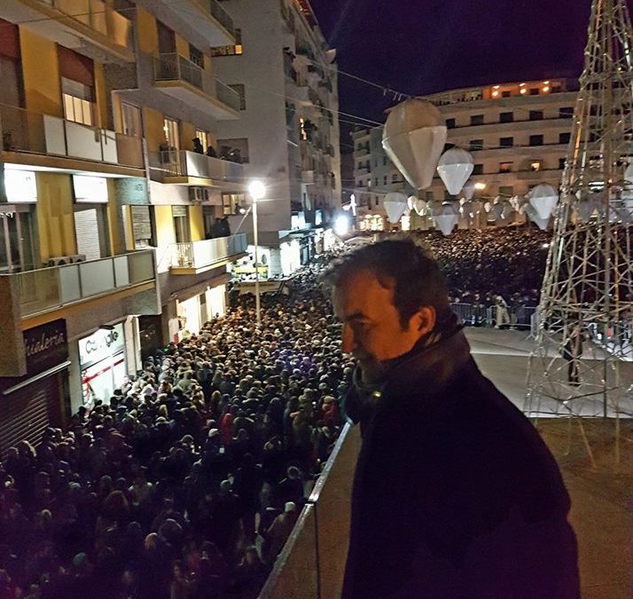 FOTO – Alvaro Soler a Cosenza, prima in Comune e poi in piazza per il concerto di Capodanno