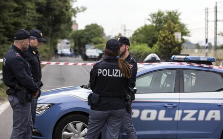 Accoltellato da baby gang per rapina a Napoli