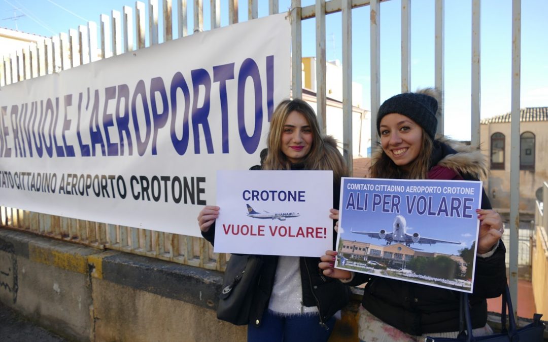 La protesta a difesa dell'aeroporto di Crotone