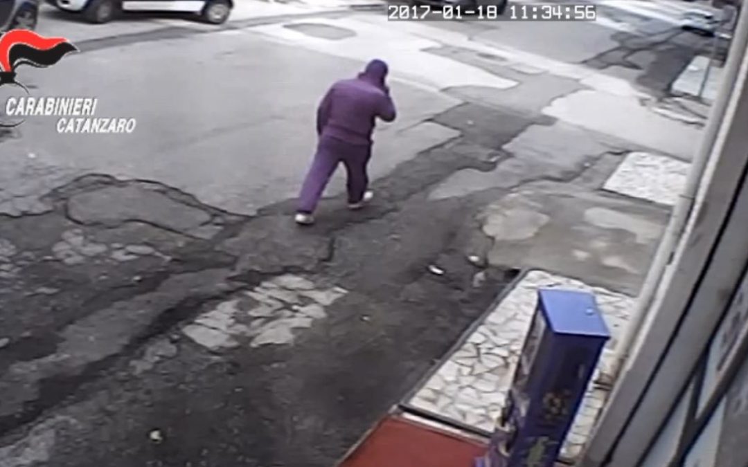 VIDEO – Scippo a Lamezia Terme