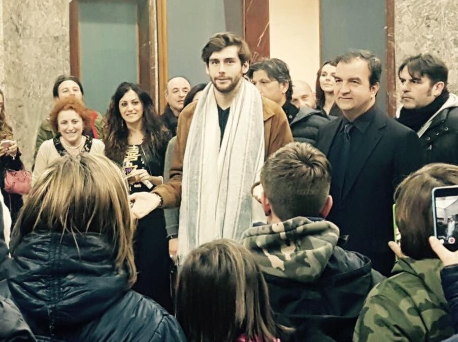 Alvaro Soler col sindaco Mario Occhiuto al Comune di Cosenza prima del concerto