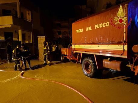 Incendio negozio e market nel Casertano