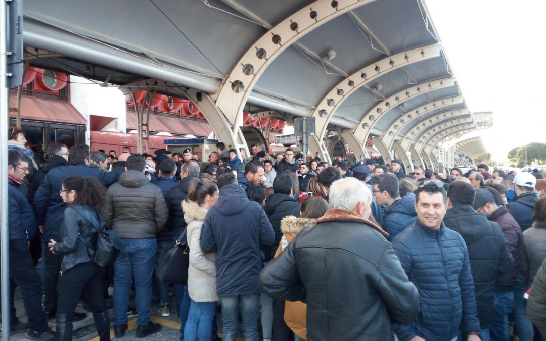 FOTO – Sale la “febbre” per la Juventus in Calabria  Mercoledì la gara a Crotone: migliaia di tifosi in festa