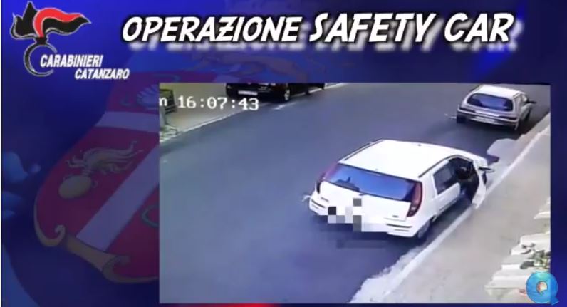 VIDEO - Sgominata una organizzazione dedita al furto d'autoEcco come a Catanzaro rubavano le auto in pochi secondi