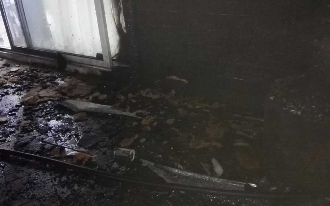 Incendiato un lido e ristorante nel Lametino  Malviventi hanno appiccato il fuoco con copertoni