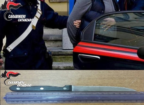 Catanzaro, minaccia la compagna con un coltello alla gola  La donna salvata dai carabinieri chiamati dalla figlia minore