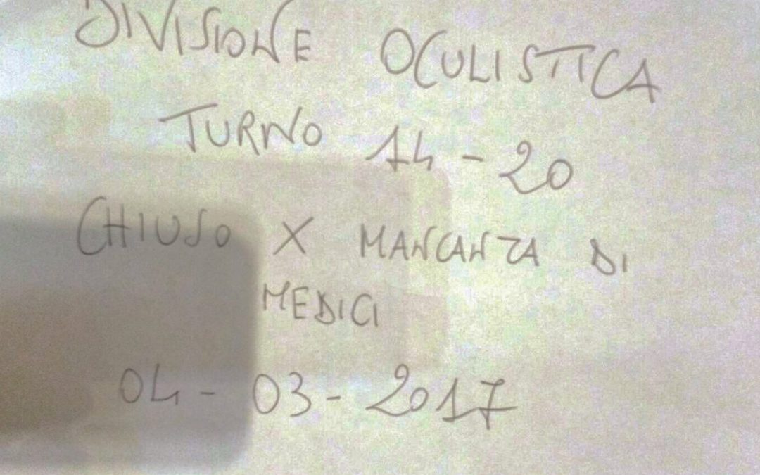 Il cartello che indica la chiusura del reparto