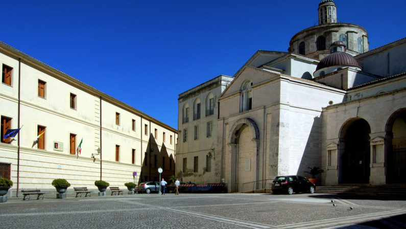 Chiesa, chiude per lavori la Cattedrale di Catanzaro Necessari lavori dopo alcuni crolli. Tempi lunghi