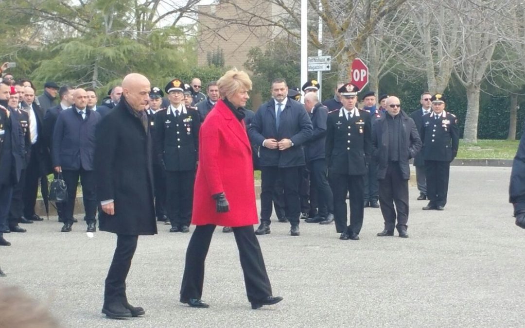 Il ministro Minniti e il ministro Pinotti passano in rassegna il battaglione