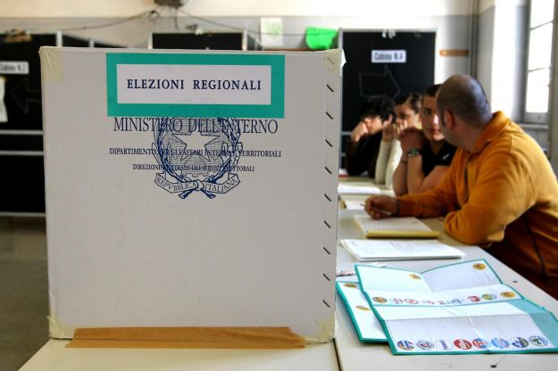 Calabria al voto, gli aspiranti governatori al seggio - FOTO