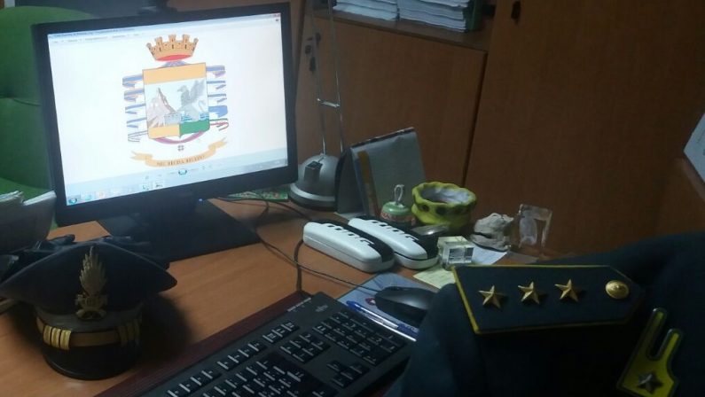 Creavano falsi codici fiscali per incassare indennitàScoperta truffa a Cosenza, arrestato ex funzionario