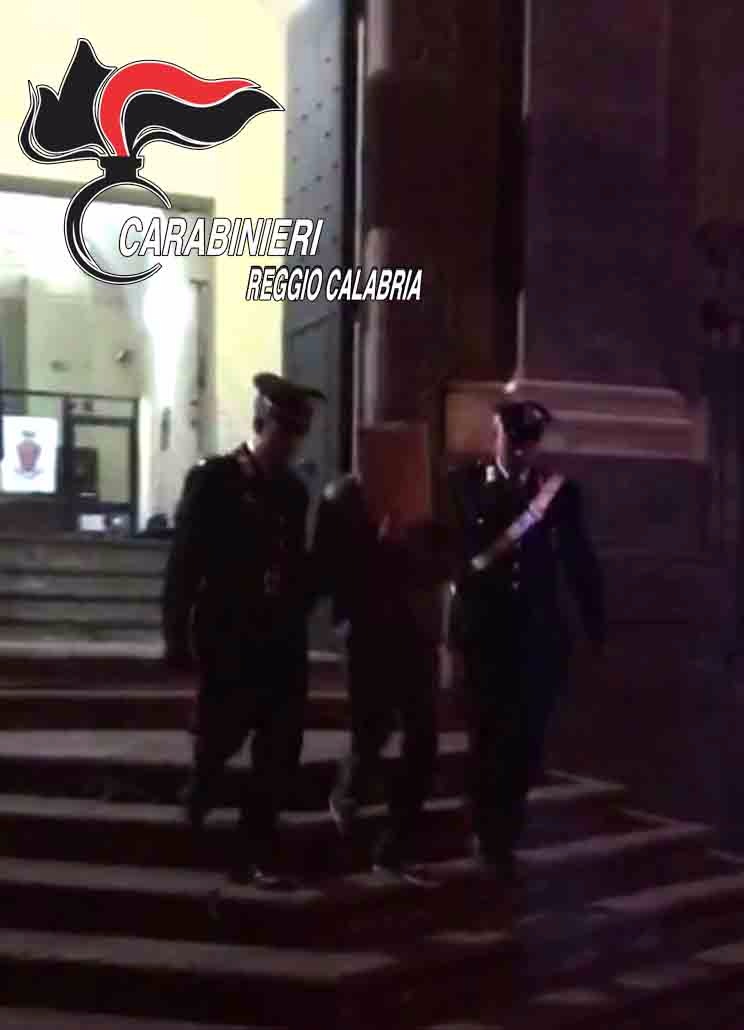 VIDEO - Latitante arrestato a Napoli, era ricercato dai carabinieri del Reggino