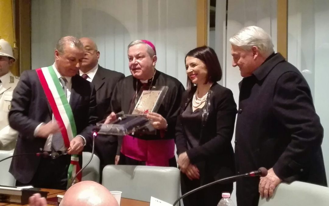 Il sindaco Mascaro, il presidente Madeo, monsignor Marcianò e Gerardo Sacco