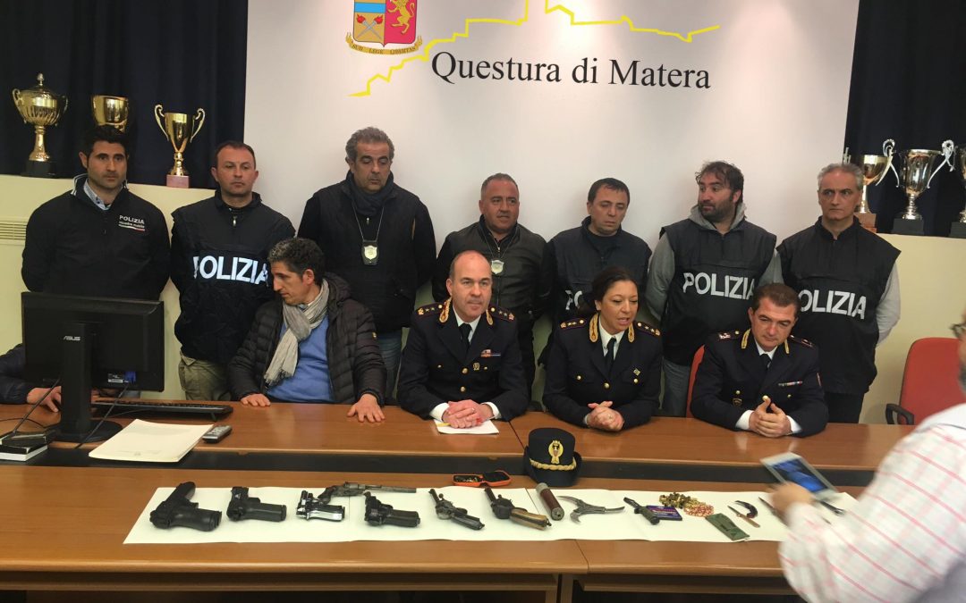 La conferenza stampa della polizia