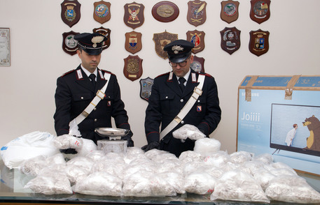 22mila dosi eroina e kobret in cantina a Napoli