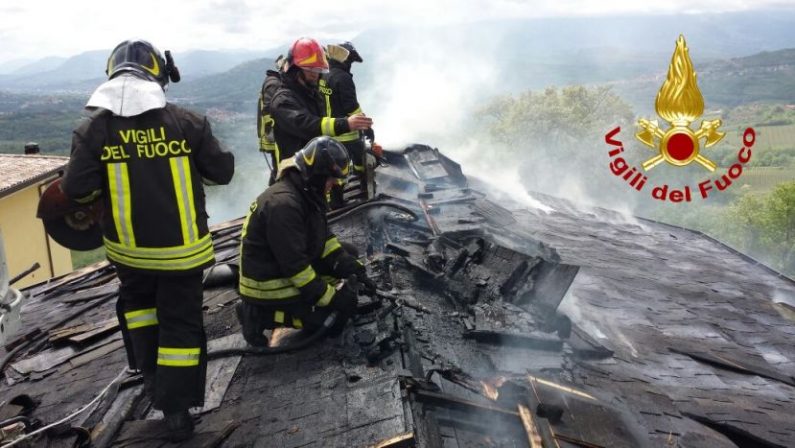 Paura a Montemiletto: a fuoco un’intera palazzina