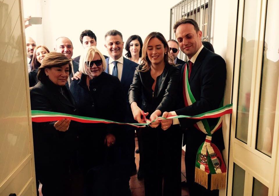 Maria Elena Boschi a Latronico taglia il nastro della Casa delle Stelle (foto da facebook)