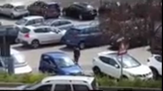 VIDEO – I cittadini di Matera filmano un ladro d’auto  Grazie al video i carabinieri lo arrestano
