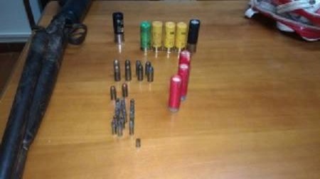 Arrestato un uomo per detenzione illegale di armi: nel Vibonese scoperto un vero e proprio arsenale