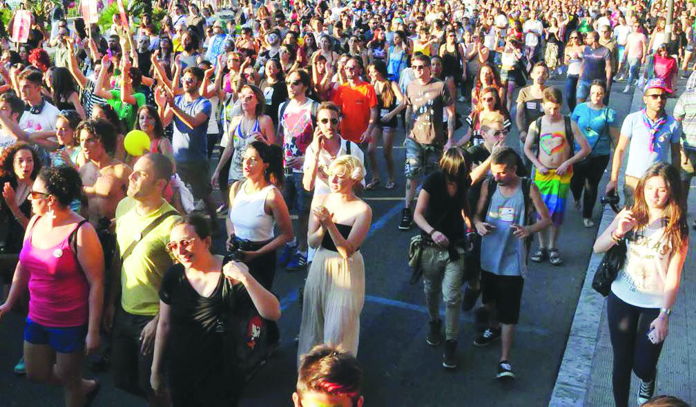Un'immagine delle passate edizioni del Calabria Pride