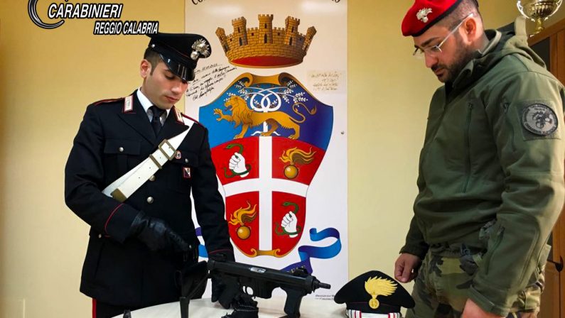 Nascondeva un arsenale in un bidone interrato nel suo terreno: arrestato un bracciante nel Reggino