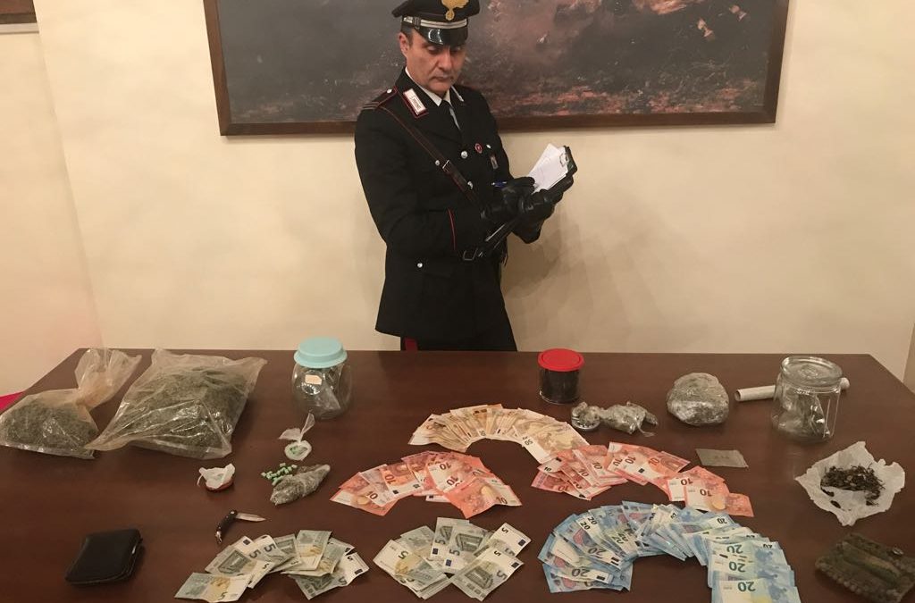 La droga sequestrata nell'appartamento