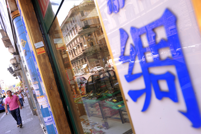Anti depressivi venduti in bazar cinesi nel napoletano: sequestrate 36mla pasticche