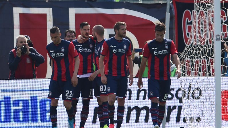 Serie A, il Crotone batte l’Inter e torna a sognare  Allo Scida giornata di festa: speranza per salvezza