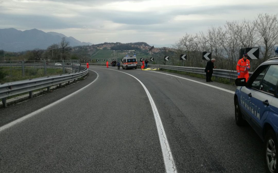 Tragedia sull’Ofantina: 42enne si schianta in moto e muore