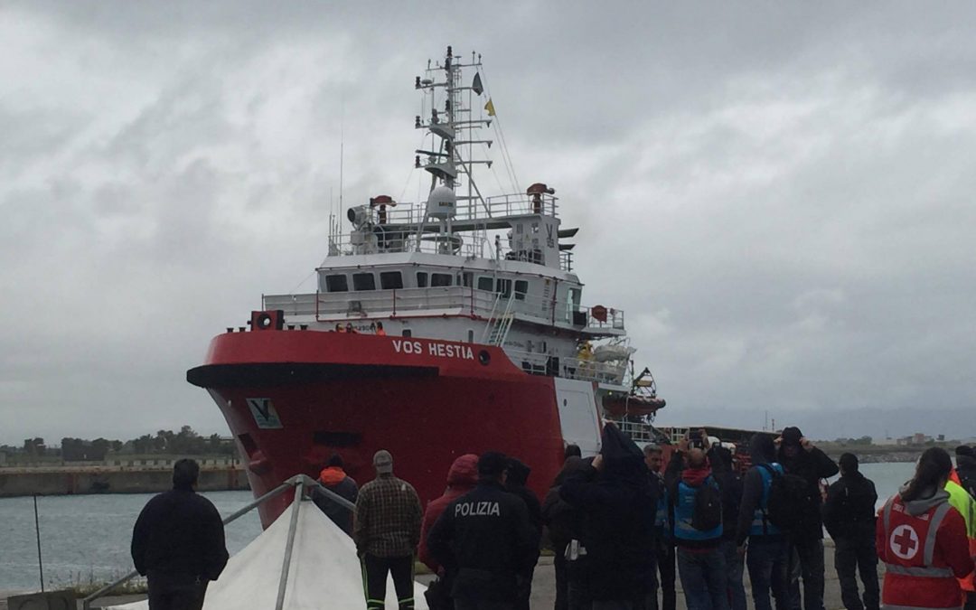 L'arrivo della nave nel porto di Corigliano