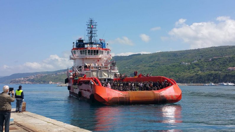 Emergenza migranti, porti calabresi pieni di sbarchiMinniti chiama in causa l'Unione Europea per interventi