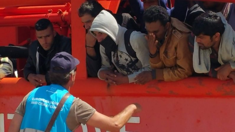 Sbarco di migranti a Roccella Jonica: soccorse 96 persone