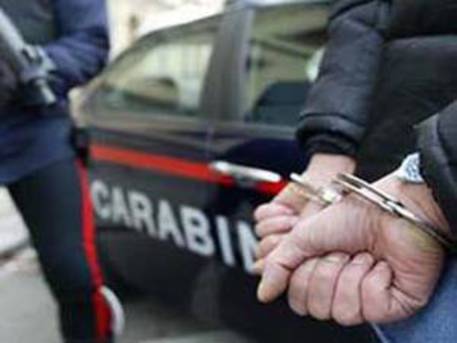 Abusi sessuali su due adolescenti, arrestato 40enne irpino