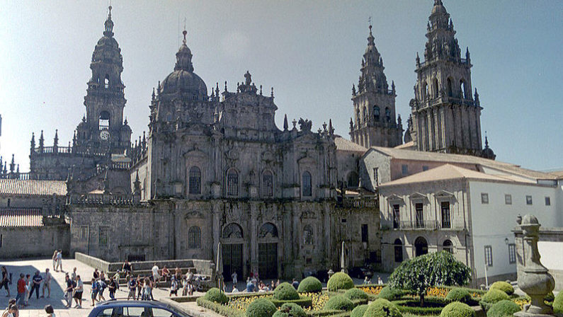 LA SCHEDA - Cos'è il Cammino di Santiago de Compostela
Storia, tradizioni e segreti di un pellegrinaggio millenario