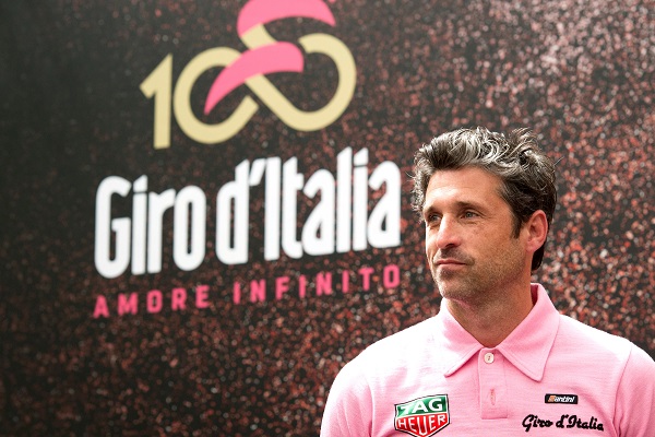 Una star delle fiction in Calabria: alla partenza del Giro d’Italia a Castrovillari spunta Patrick Dempsey