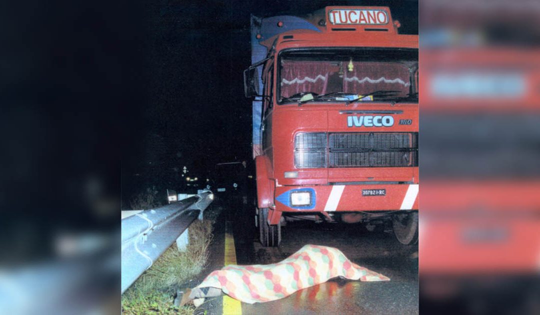 Il corpo di Denis Bergamini e il camion che lo avrebbe investito