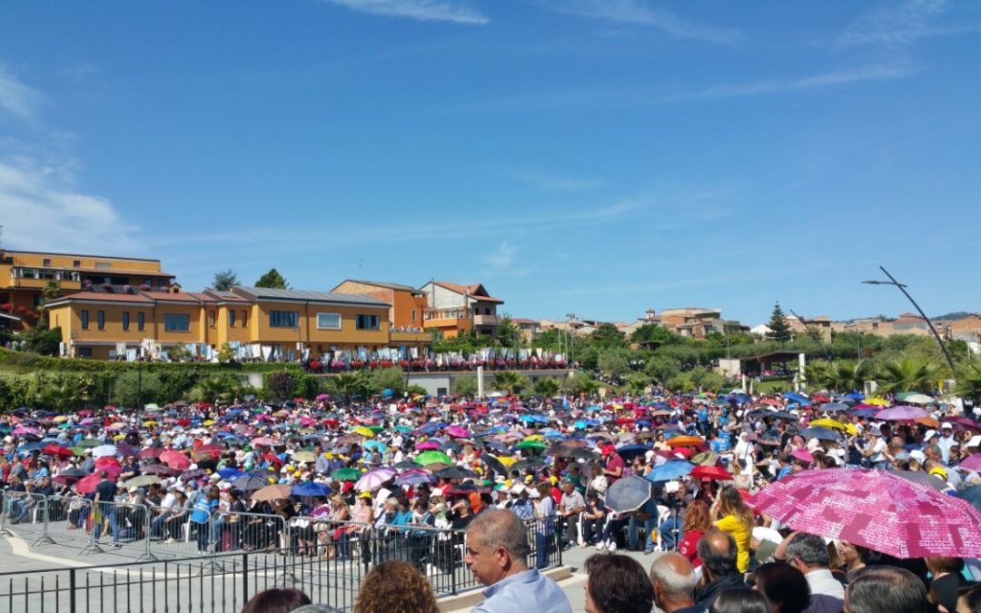 I fedeli arrivati a Mileto