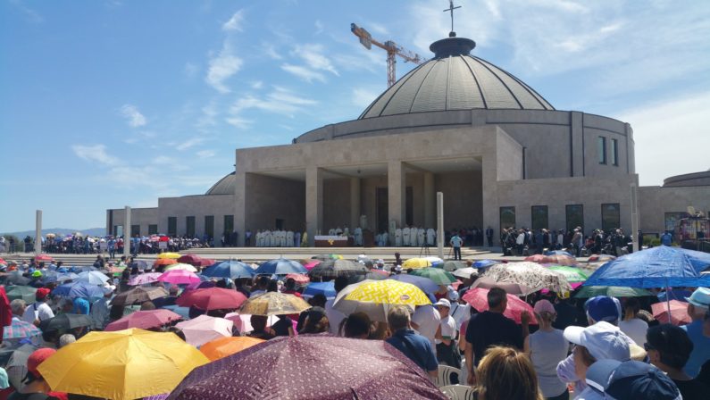 Natuzza Evolo, tensione tra la Fondazione e la DiocesiIl Cardinale Stella invita l'ente «ad un pacifico accordo»